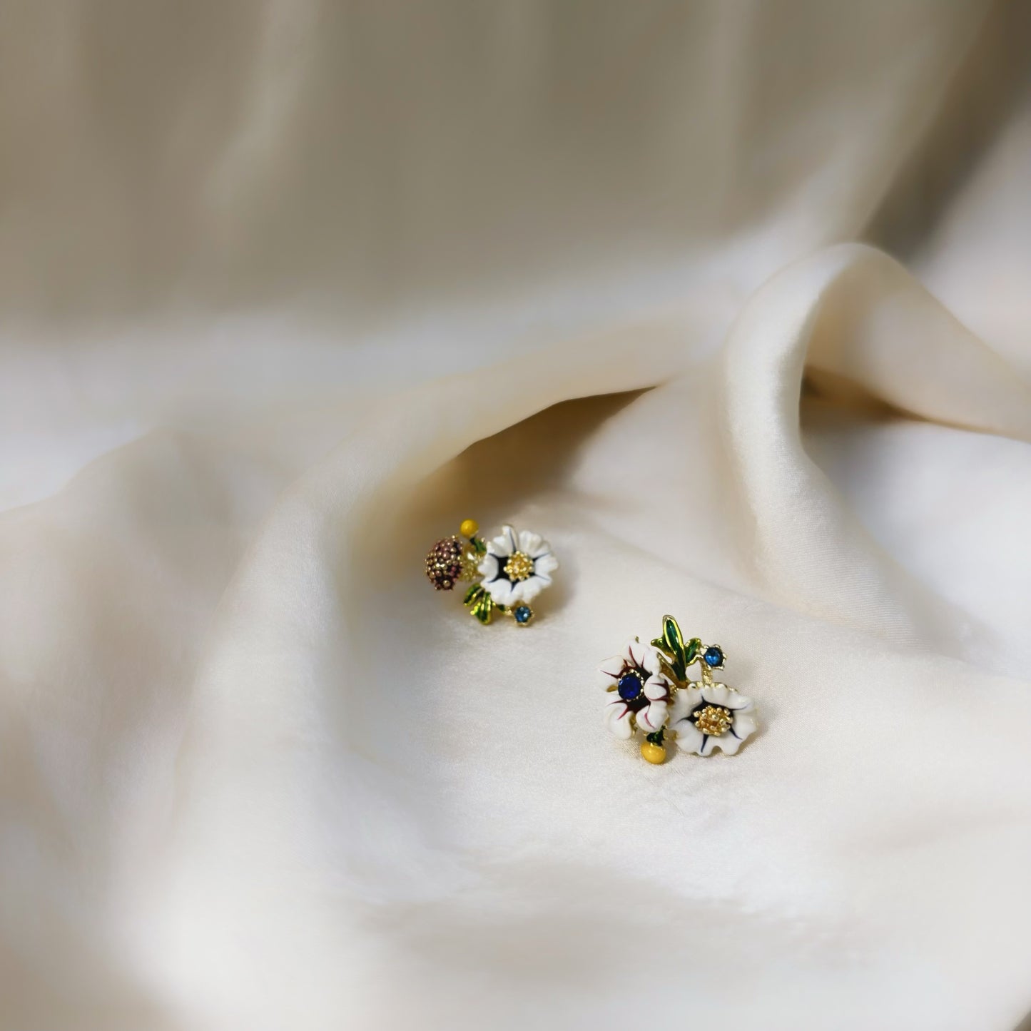 Daisy and Poney Asymmetrical Earring