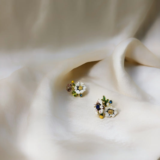 Daisy and Poney Asymmetrical Earring