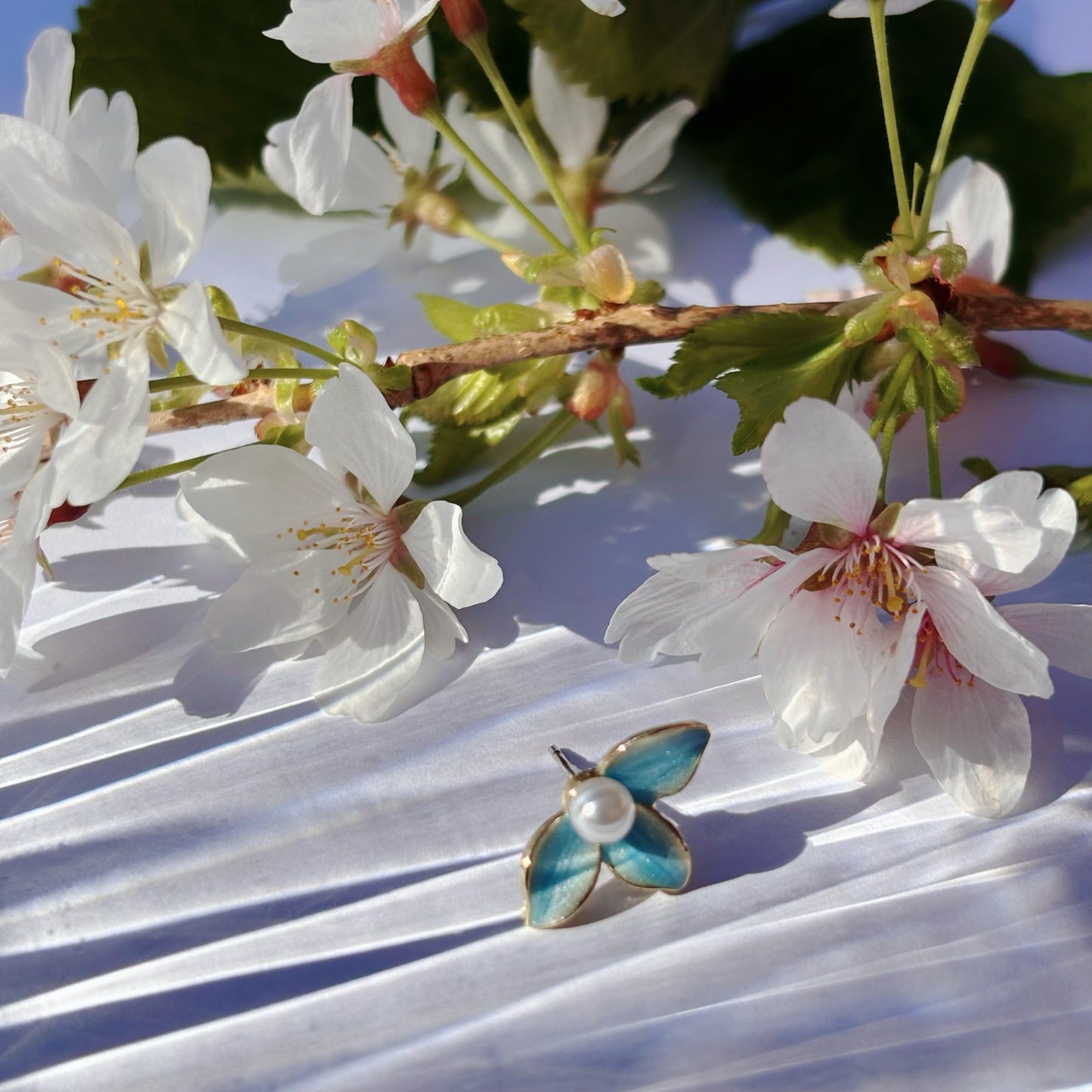 Birdbill Blue Flower Earring