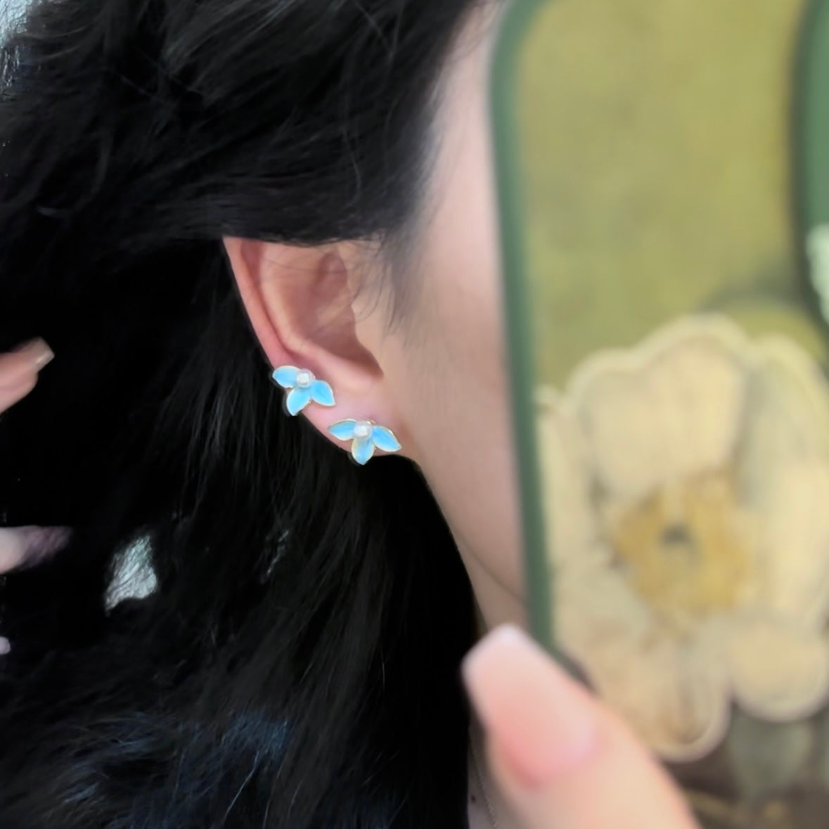 Birdbill Blue Flower Earring