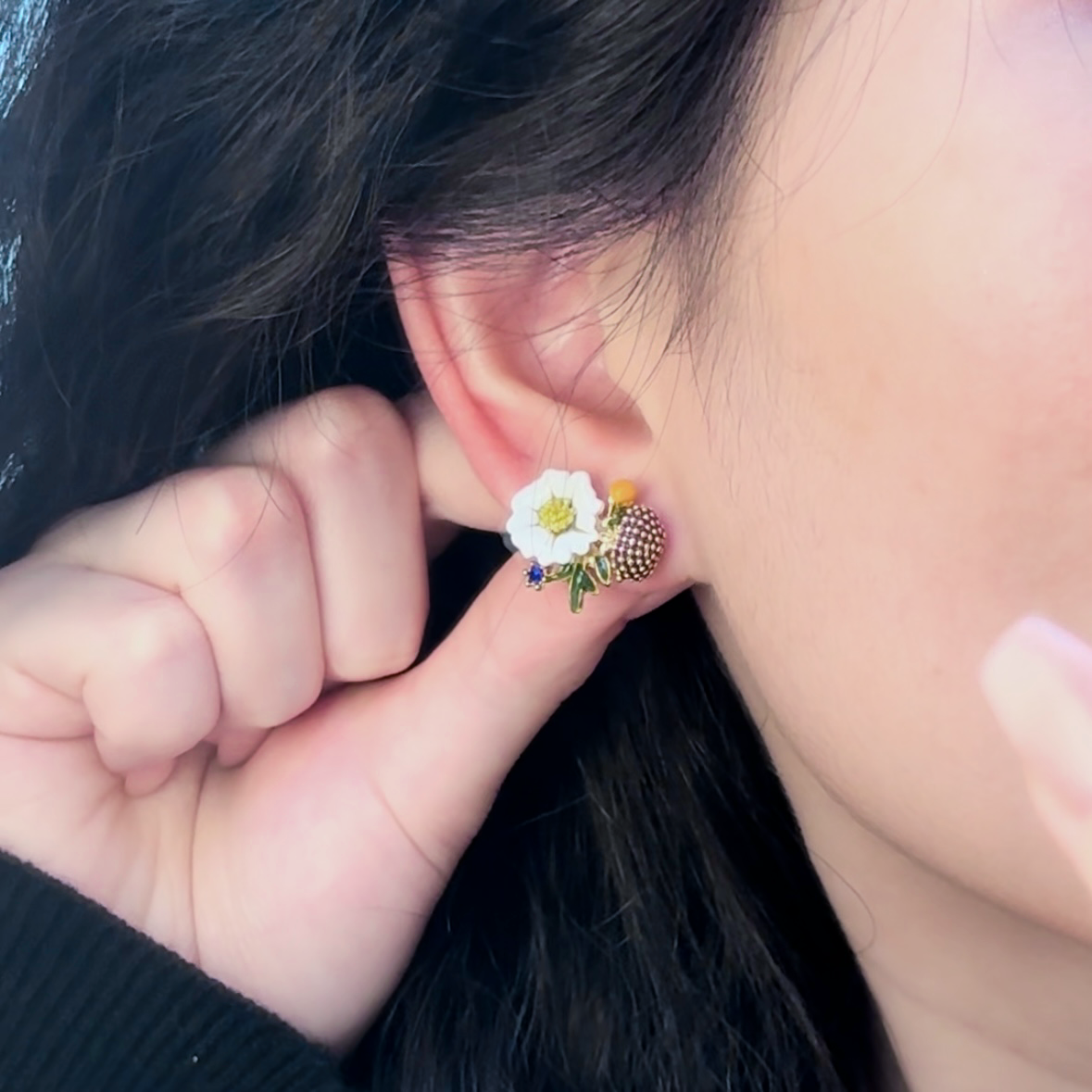 Daisy and Poney Asymmetrical Earring